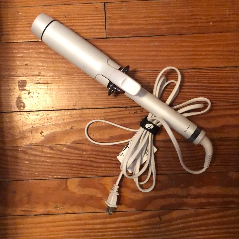 T3 curling iron 1 1/2 inch barrel